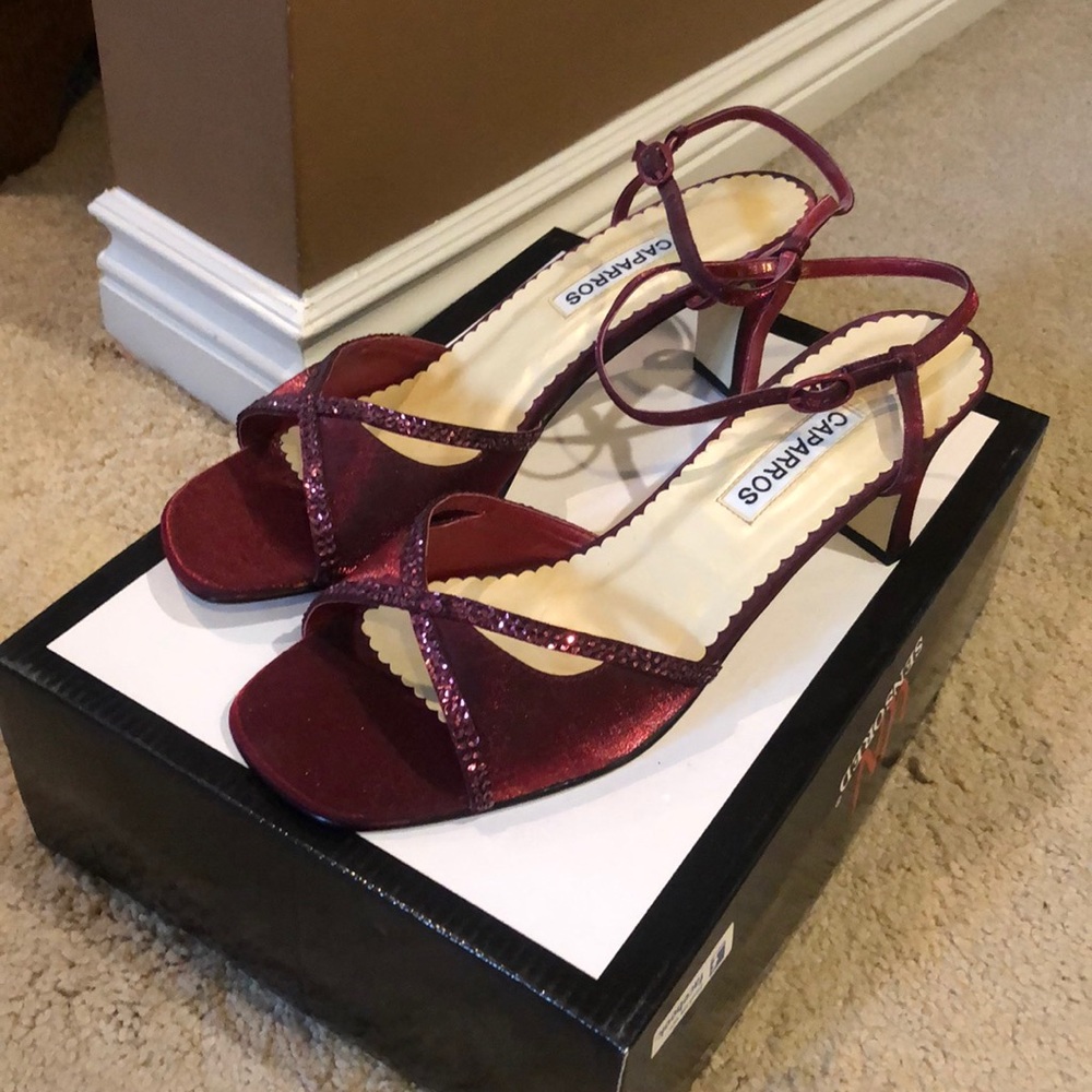Size 81/2 burgundy shoes